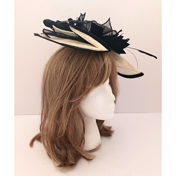 New Fascinator Clip On Hat Woven Straw Ivory/Blk Bow w Feathers O/S - Picture 5 of 8